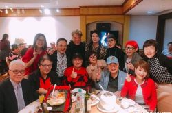 64岁巴戈喜嫁女儿满脸微笑 新娘太漂亮美貌了