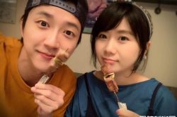 福原爱陪老公参加婚礼 看到新郎大惊