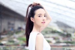 女演员康宁比基尼三围资料简介 参加活动身材火热是怎么回事