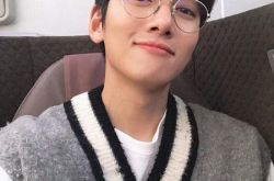 池昌旭暖男形象超反差 公开私下抽烟自拍