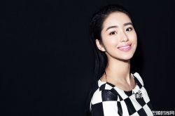 杨采钰哪里人和刘亦菲像吗？与刘亦菲的干爹领证是怎么回事