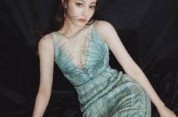 迪丽热巴三围多大？罕见胸前挖空呼之欲出 