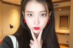 IU与经纪人创立的经纪公司EDAM ENTERTAINMENT签约