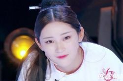 姜嫄是哪里人家庭背景 冷艳靓丽引人注目