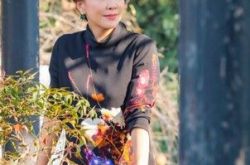 刘嘉玲挑战70年代复古风 超级爆炸头圆墨镜