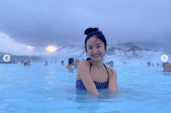 林依晨蓝湖泳装照拜年 少女脸美翻了