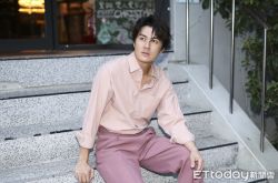 吴克群《为你写诗》泄感情 女友陈语安交往3年