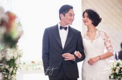 张智霖袁咏仪结婚19年 甜搂爱妻自拍跟我合照还会脸红