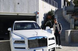 C罗生日女友送限量版汽车 全球仅10辆