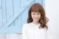 朴恩斌穿紧身裤图片  清纯变性感少女没了