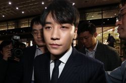 胜利正式陆军入伍 身背7案件将军事法庭审判