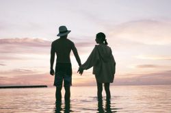 柯佳嬿为坤达庆生 老婆视角放闪照