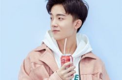 李明德是怎么出道的 帅气男生出道史