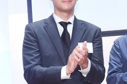 申铉浚与前经纪人爆矛盾 暂停《超人》拍摄