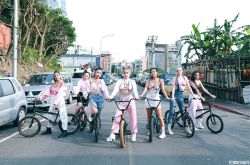 陈芳语全新单曲《9 Million》 辣晒比基尼