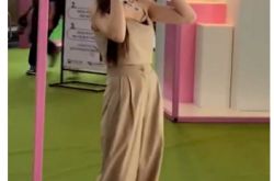 april尹彩暻多大 脸太小戴口罩自动滑下