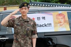 SHINEE温流结束兵役生活 正式退伍回归