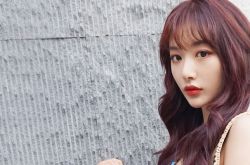 THE9孔雪儿真实身材现形 长腿诡异扭曲P过了吧