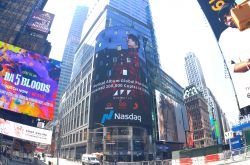 专辑销量破20万 华晨宇突剃成小平头