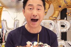 庾澄庆开心欢庆生日愿望曝光 希望音乐剧明年能演出