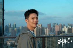 李泽锋怎么走红的 和李亚鹏有什么关系吗