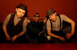 旋转保龄乐队是富二代吗？市长都要和他们拍照