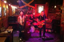 旋转保龄乐队成员哪里人 他们的音乐有点土