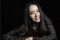 haya乐团主唱黛青塔娜资料简介 TED演讲上谈世界音乐