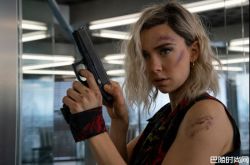 白寡妇凡妮莎柯比美艳现身威尼斯影展 美艳性感红裙秒杀全场