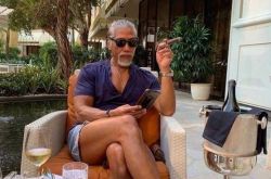 张耀扬近况照曝光 白胡子古铜肌比年轻时还要猛