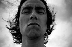 彭于晏长发留须太帅了 余文乐笑似流浪汉