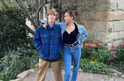 海莉鲍德温超辣比基尼 无可挑剔性感身材曲线