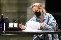 Adele暴瘦首现身《周六夜现场》 绝美身材网友惊判若两人