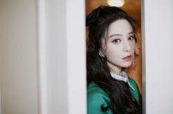 范冰冰时装周被酸 水桶腰残酷现形啦