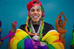 6ix9ine个人纪录片上线 经纪人怒斥垃圾片