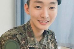 尹智圣退伍时间确定 SOLO歌手再出道