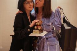 阿Sa阿娇久违合体了 容祖儿被零违和P进合照