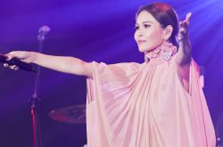 周蕙演唱会性感大跳肚皮舞 电臀扭动超过1000下