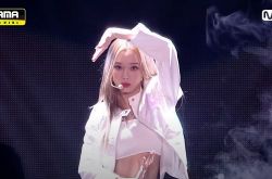 Aespa成员Winter致敬宝儿 表演点赞掀热议