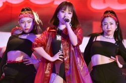 陈芳语辣穿高衩泳衣 与男友私下乐趣曝光