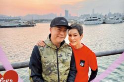 欧阳震华被喻千亿女婿始祖 结婚24年恩爱秘诀