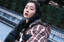 THE9赵小棠直播突干呕怎么回事