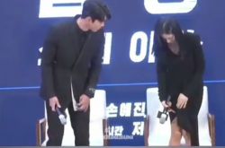 玄彬宠溺孙艺珍5个小动作 拍戏桌下偷牵手影片疯传