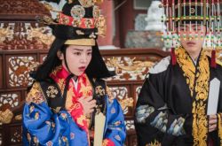 申惠善哲仁皇后走红 好身材都被藏住了