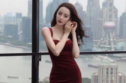 迪丽热巴靠3招瘦身秘诀 一天多餐也能养出滤镜美腿