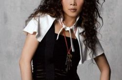 田震曾是那英最大劲敌 54岁商演台下都在滑手机