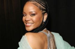 蕾哈娜IG纪念旧专辑 5年没新歌粉丝气炸