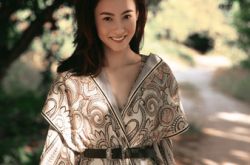 张柏芝侧脸辫子照曝光 颜值被赞重回18岁