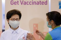 林青霞打新冠疫苗 凌晨3点发文曝身体状况