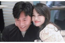 伊能静紧贴老公秦昊甜蜜照 欢度53岁生日不怕老